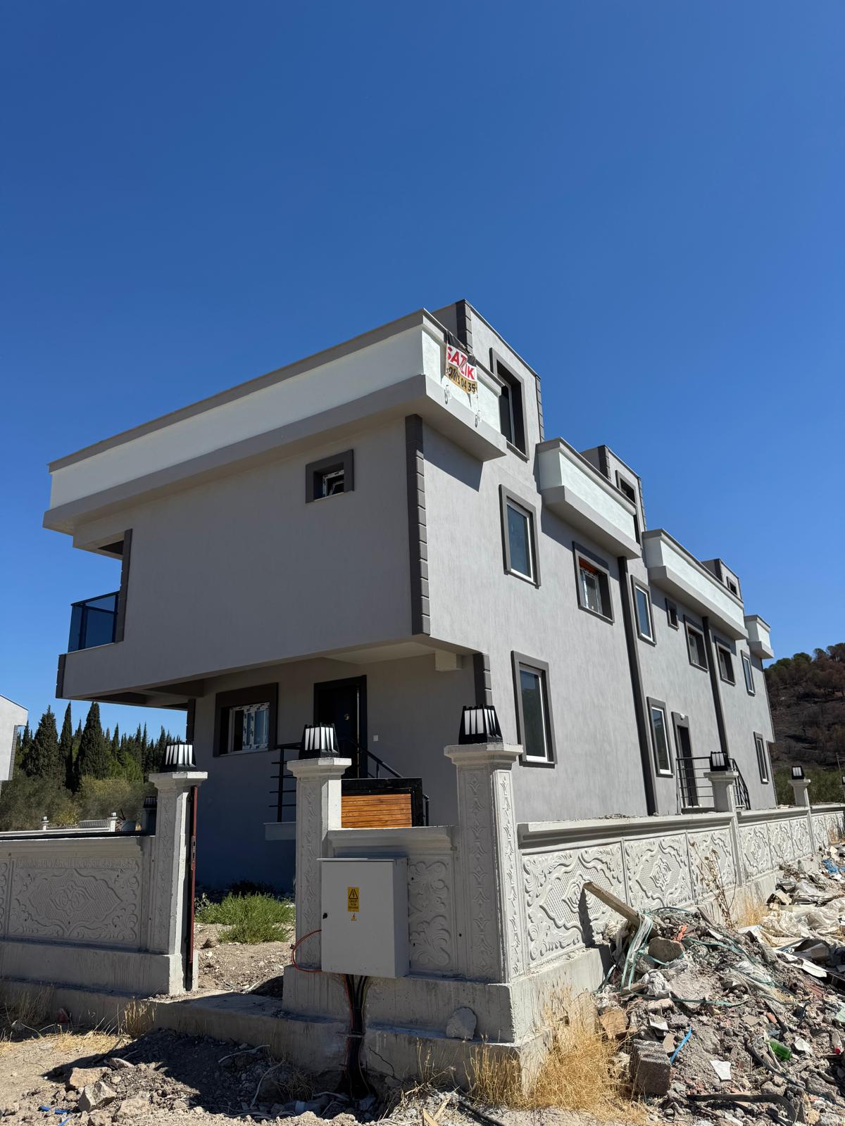 İzmir Çandarlı'da Denize 500 Metre Lüks 3+1 Bahçeli Villa